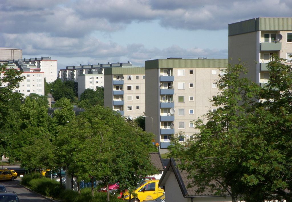 tensta-kriminella-g-ng-utf-rdade-och-verkst-llde-uteg-ngsf-rbud