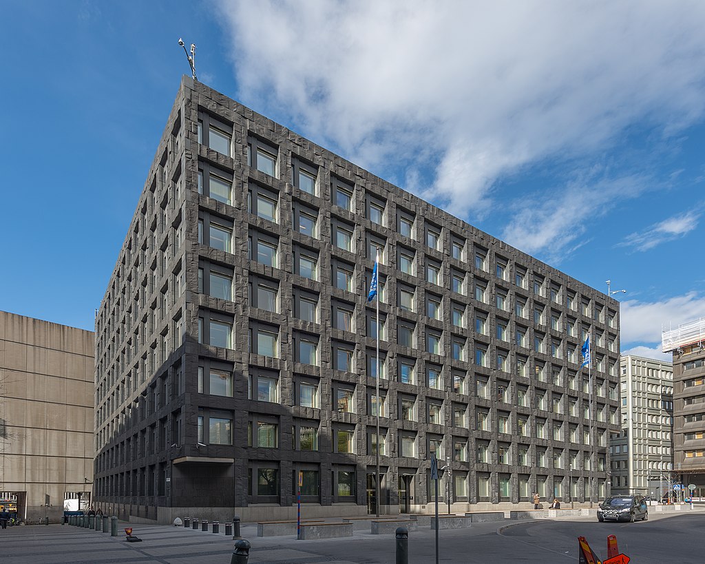 https://commons.wikimedia.org/wiki/File:Riksbankshuset_April_2015.jpg#/media/Fil:Riksbankshuset_April_2015.jpg