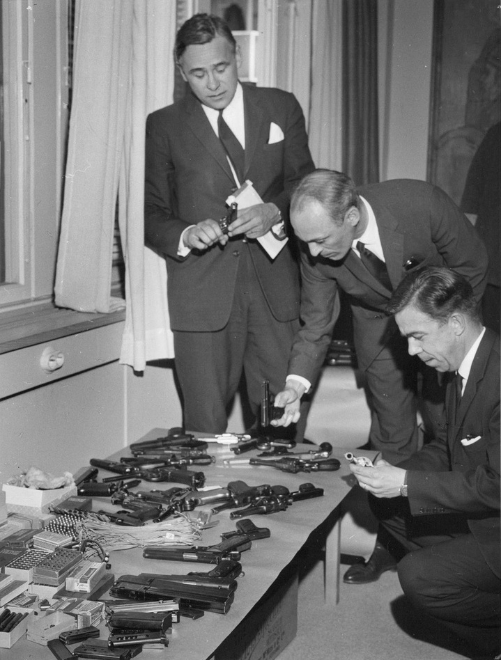 Av Herman Ronninger - https://www.ebay.com/itm/Vintage-photo-of-National-Police-Commissioner-Carl-Persson-Director-Per-Gunnar-/391757123058?hash=item5b368b4df2:g:f-YAAOSwNnRYiSAn (Archived: https://archive.is/J2awd), Public Domain, https://commons.wikimedia.org/w/index.php?curid=58430844