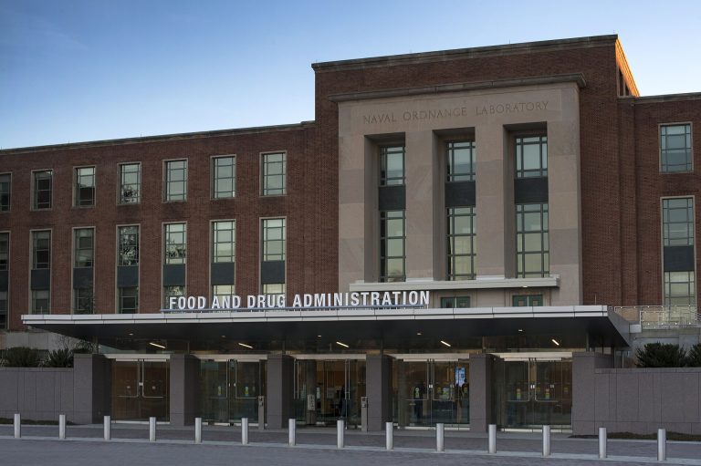By The U.S. Food and Drug Administration - FDA Entrance, Public Domain, https://commons.wikimedia.org/w/index.php?curid=51260876